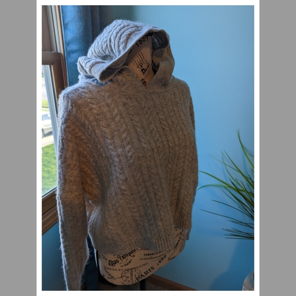 Express Light Grey Hooded Sweater - Picture 5 of 12